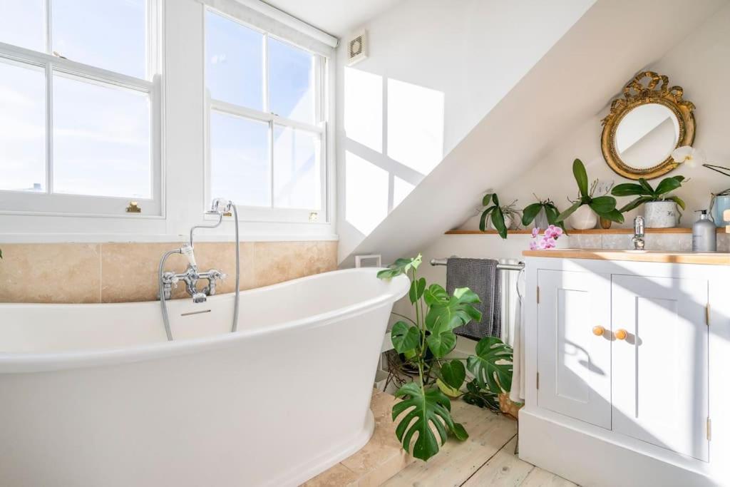 Boat House, Relax In A Whitstable Fisherman'S Cottage Exterior photo