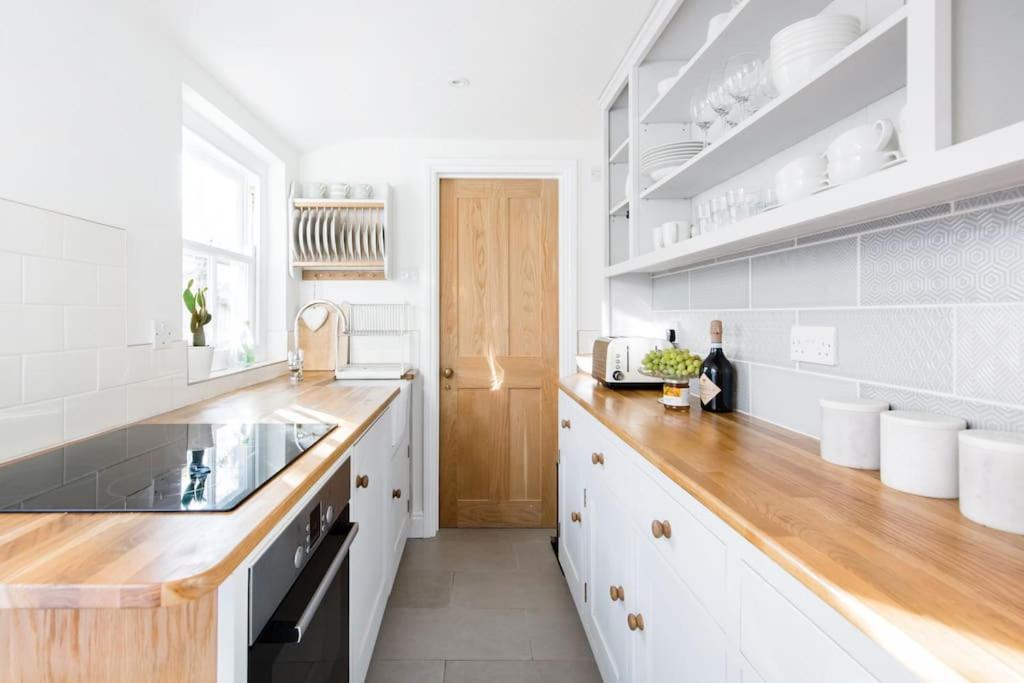 Boat House, Relax In A Whitstable Fisherman'S Cottage Exterior photo