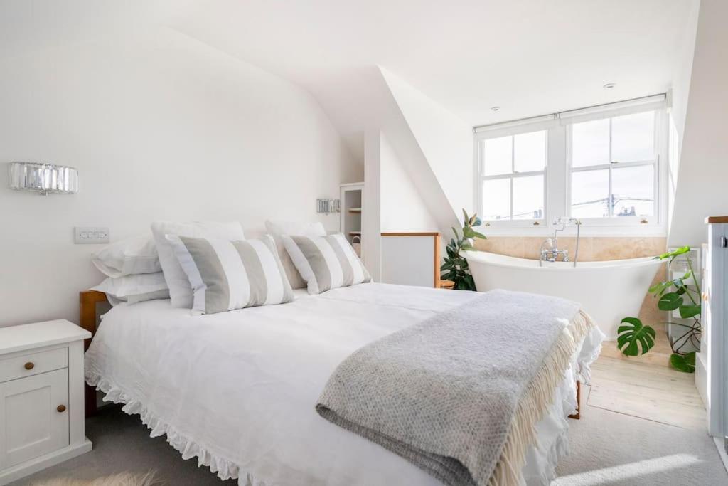 Boat House, Relax In A Whitstable Fisherman'S Cottage Exterior photo